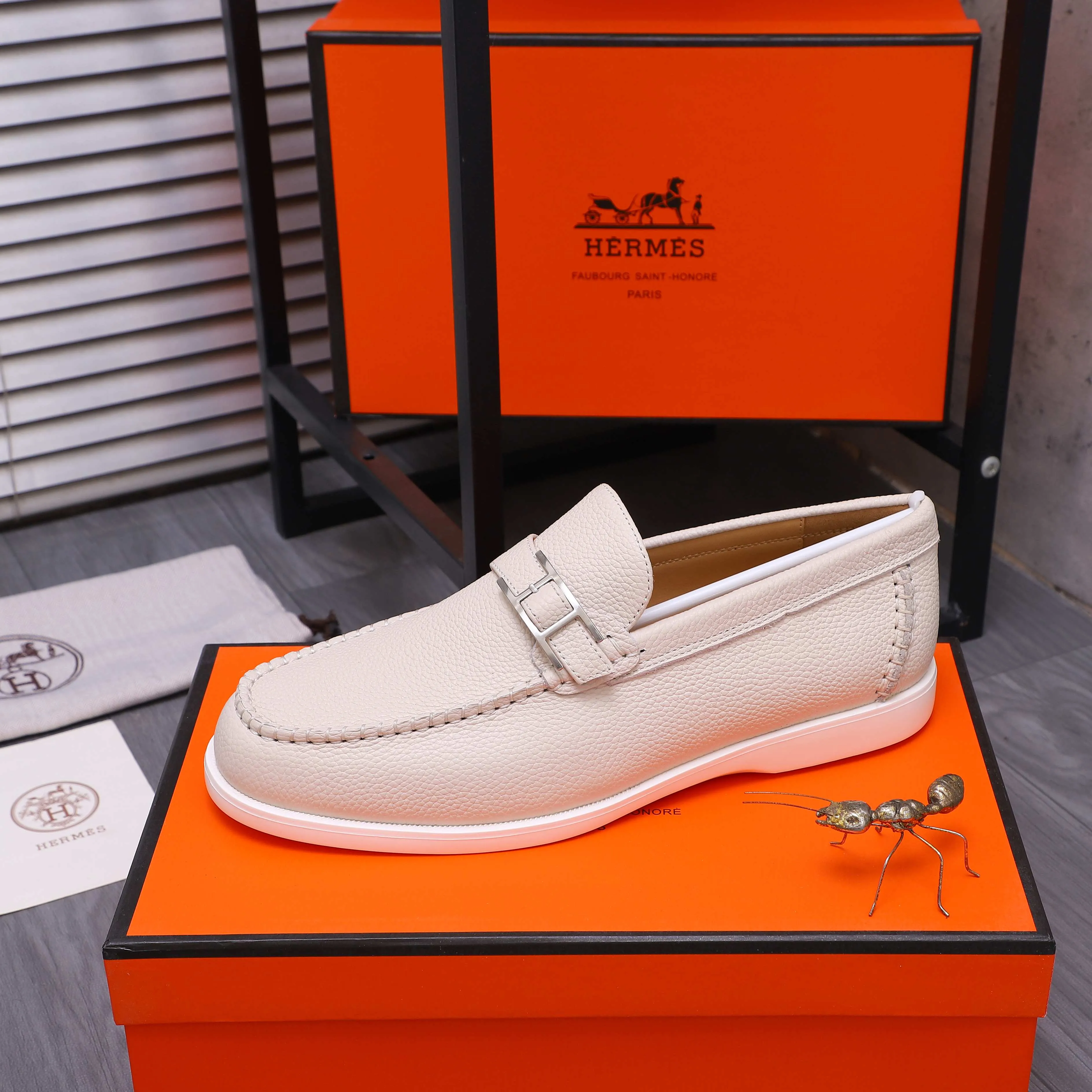 Men's shoes 💰p560 Product trademark: HERMES "Hermes" casual slip-on men's shoes. Regular size: 38-46 (45.46 is custom-made and non-returnable) Product materials: Selected pebbled cowhide upper, cowhide lining, original foam rubber ultra-light sole